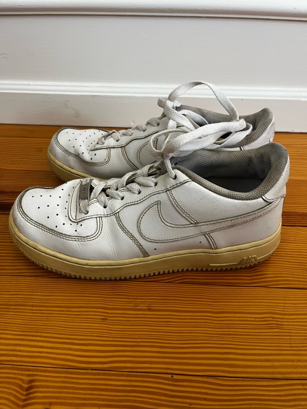 Nike Air Force 1 size 6Y - Picture 3 of 6